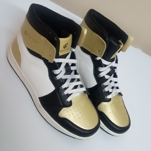 Been sitting in my closet for way too long don't know how to style she was like - Picture 5 of 6